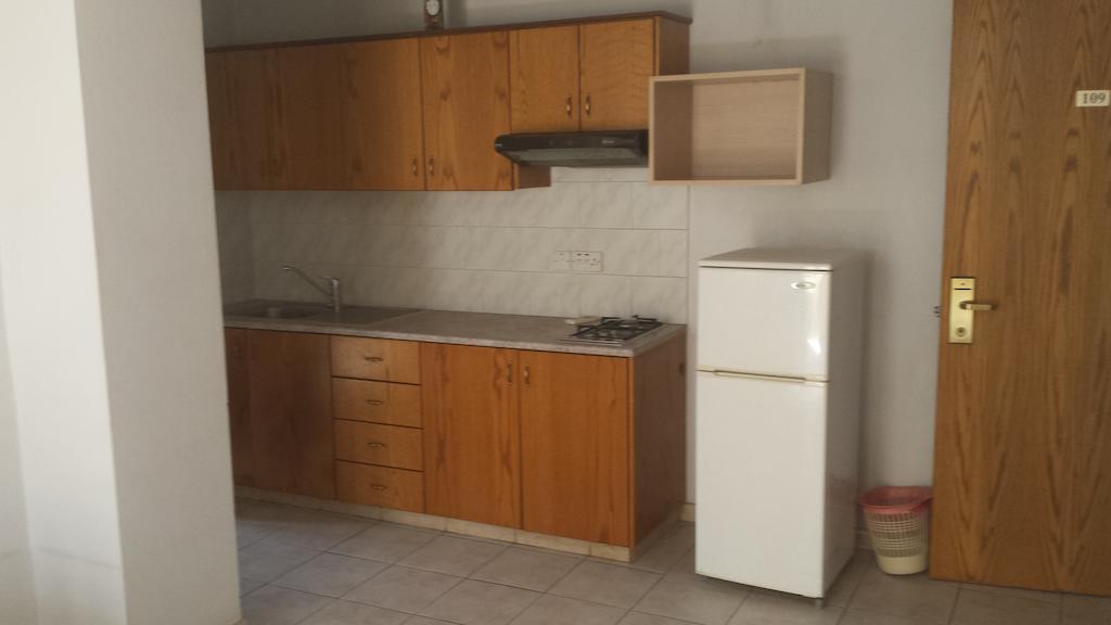 Elysso Apartments Lárnaka Szoba fotó