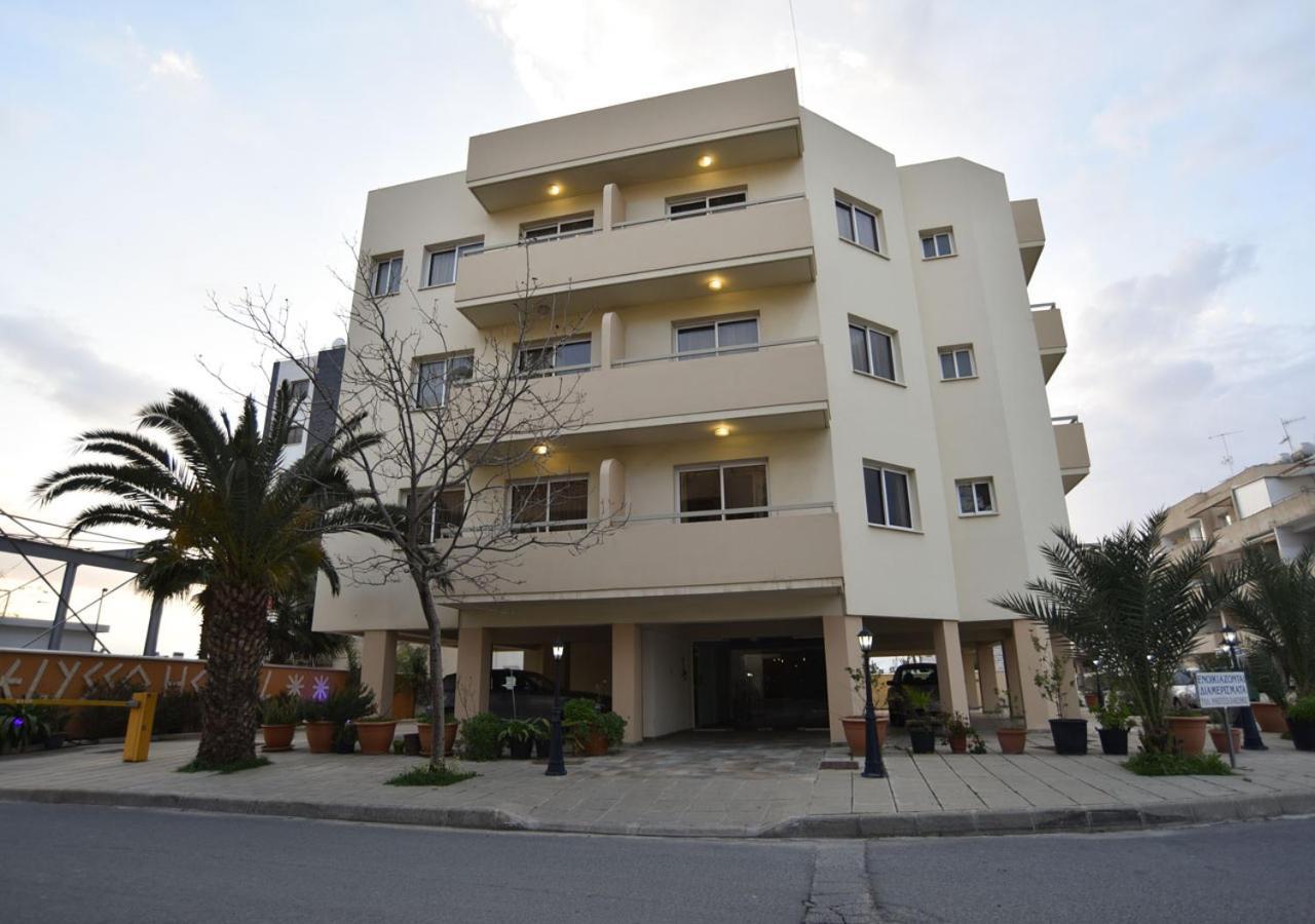 Elysso Apartments Lárnaka Kültér fotó