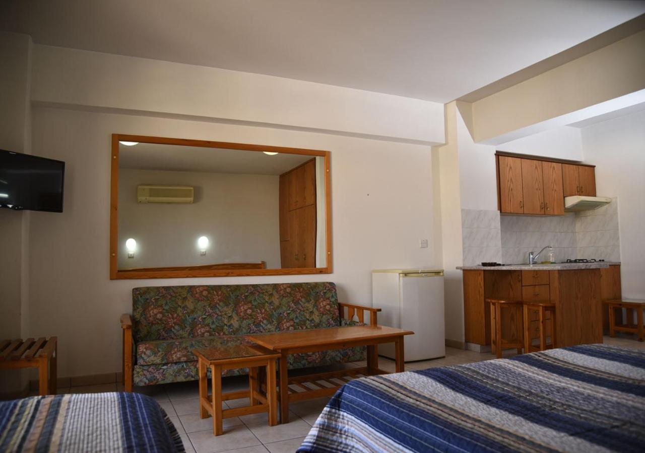 Elysso Apartments Lárnaka Kültér fotó